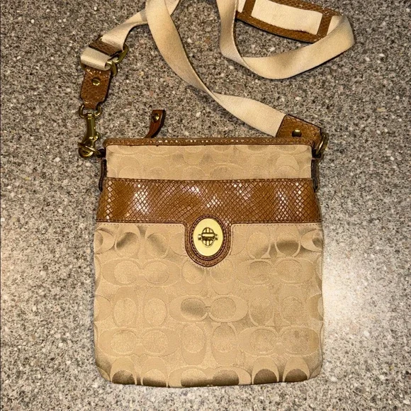 Coach peyton signature crossbody bag - Picture 1 of 3